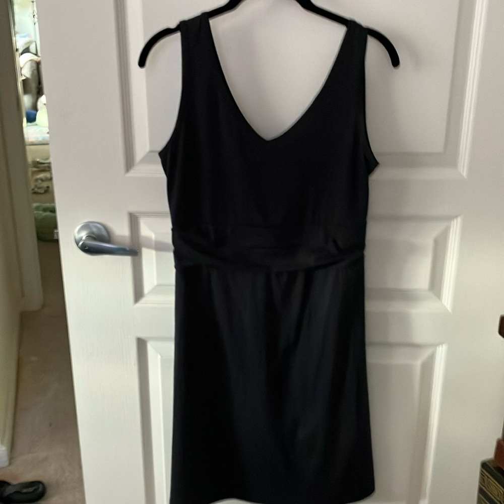 EUC black title nine dress, Drirelease francés dre sleeveless, front pocket.